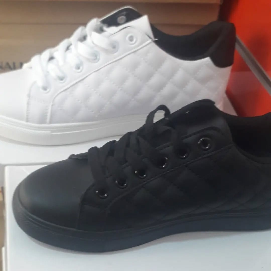 Basket Femmes 2 couleurs : blanc et noir